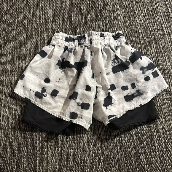 Lululemon Hot To Street Short - Picture 2 of 8